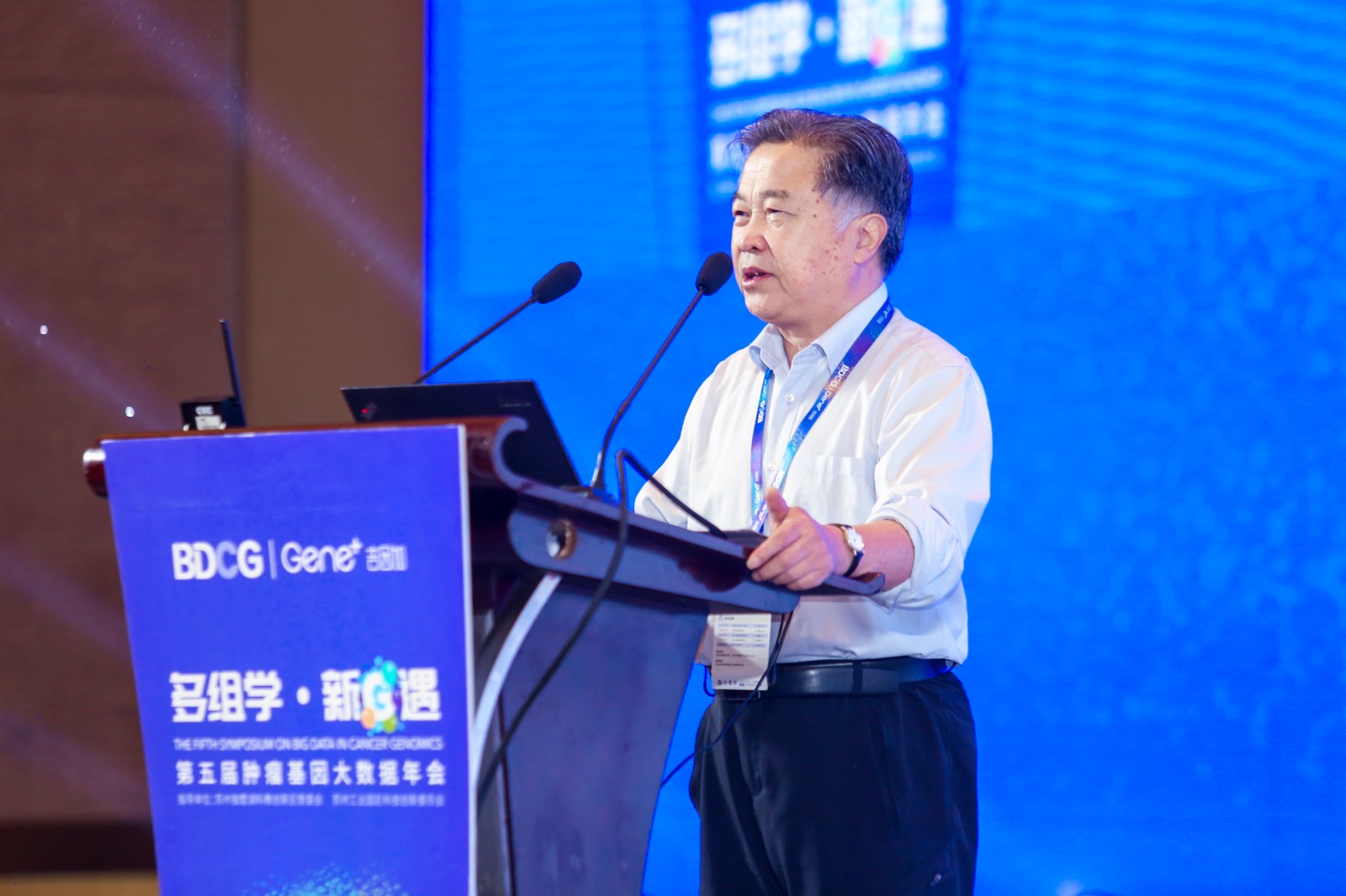 杨焕明.jpg